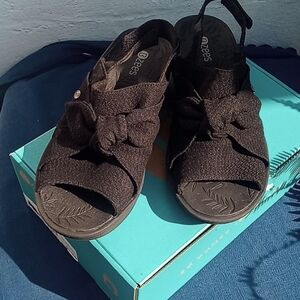 BZees Daisy Black Bow Platform Sandals Size 8 1/2